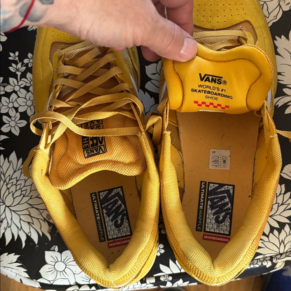 Vans Yellow Skateboarding Shoes AVE 2.0. Worn twice never skated in hockey FA